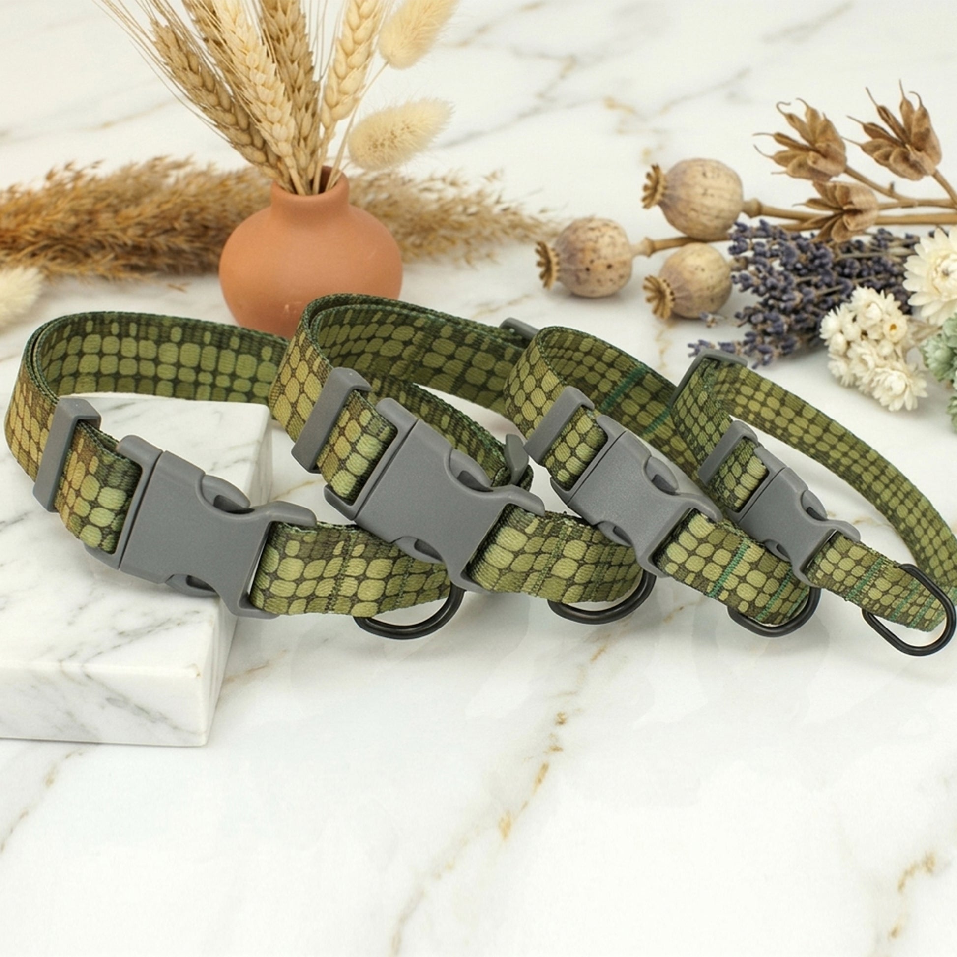 Personalized animal print dog collar – engraved name plate close-up
