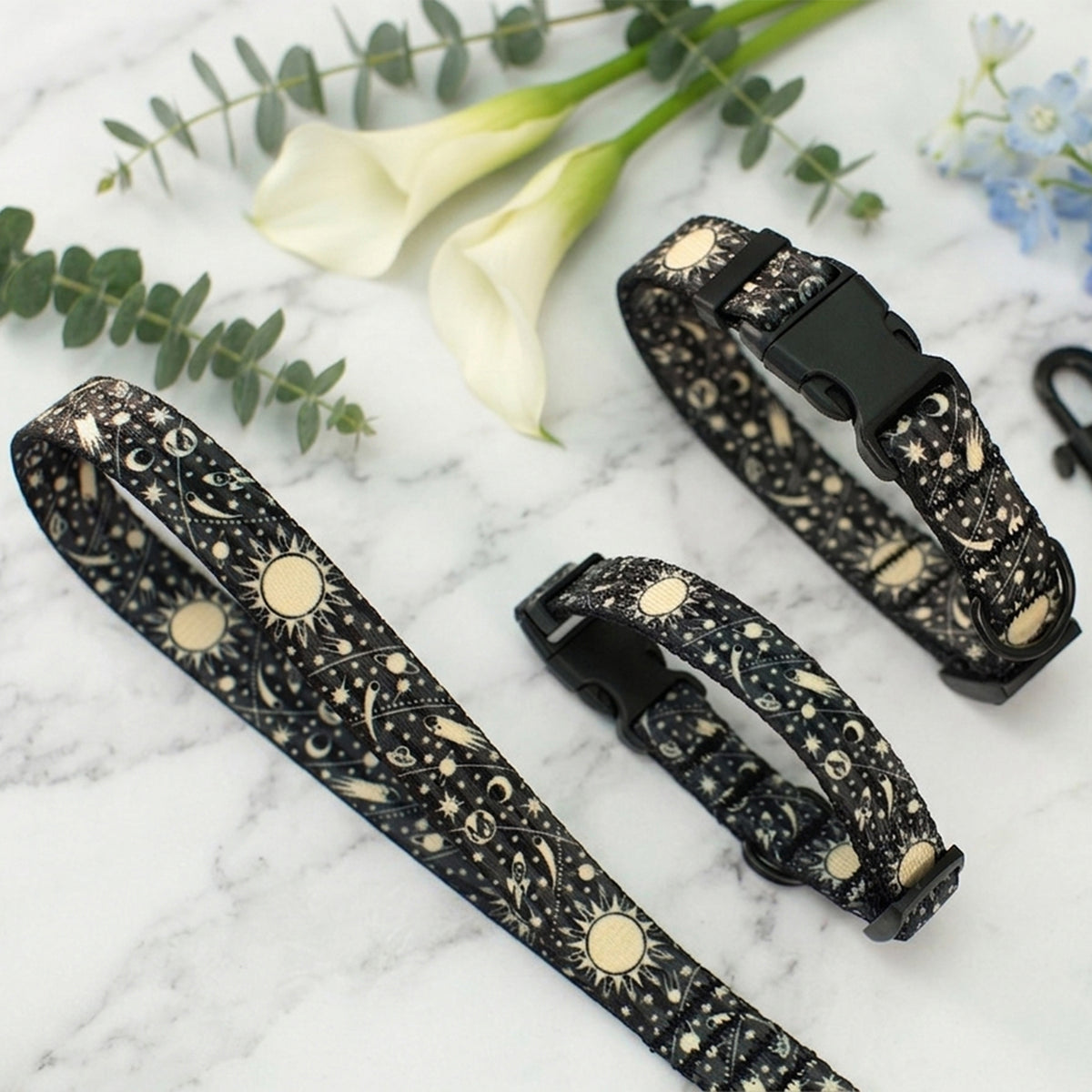 Lightweight dog collar with whimsical artisan print – safety buckle front view