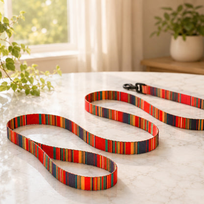 Nature's Palette dog leash – custom engraved metal clip front view