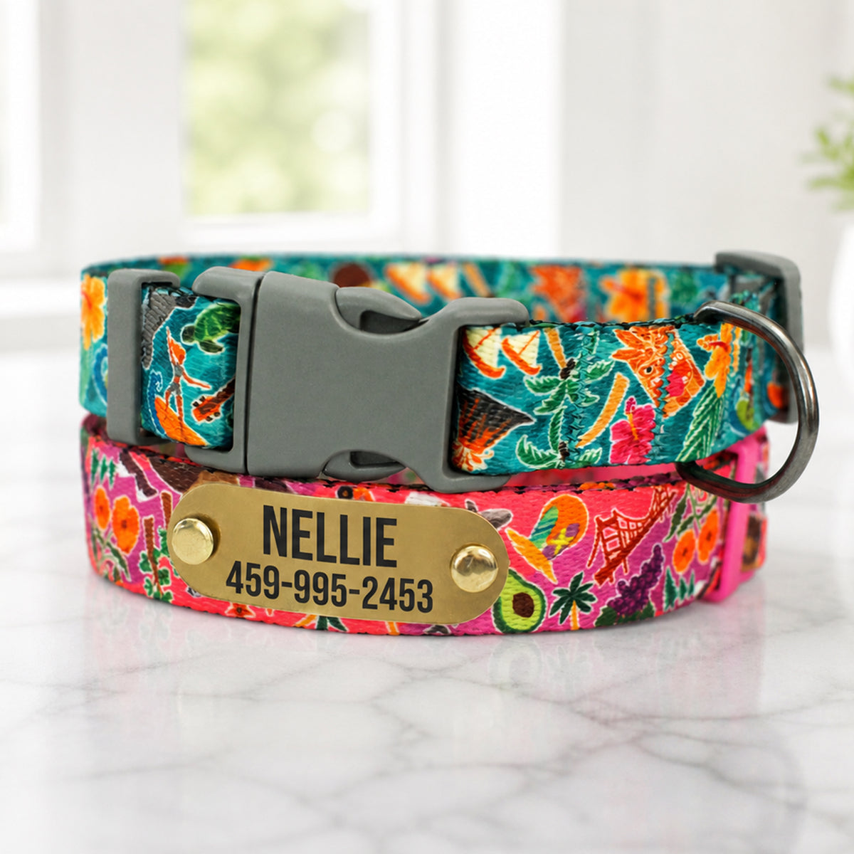 Lightweight dog collar with travel print – buckle and clip detail